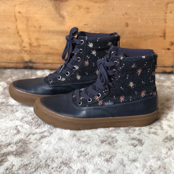 Vans Shoes - Vans High Top Duck Boots - size 7.5 - navy floral duck boots rain shoes